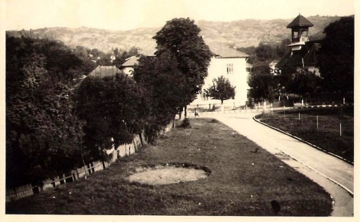 picture of churchyard and boarding house in 1950s Slanic, Romania